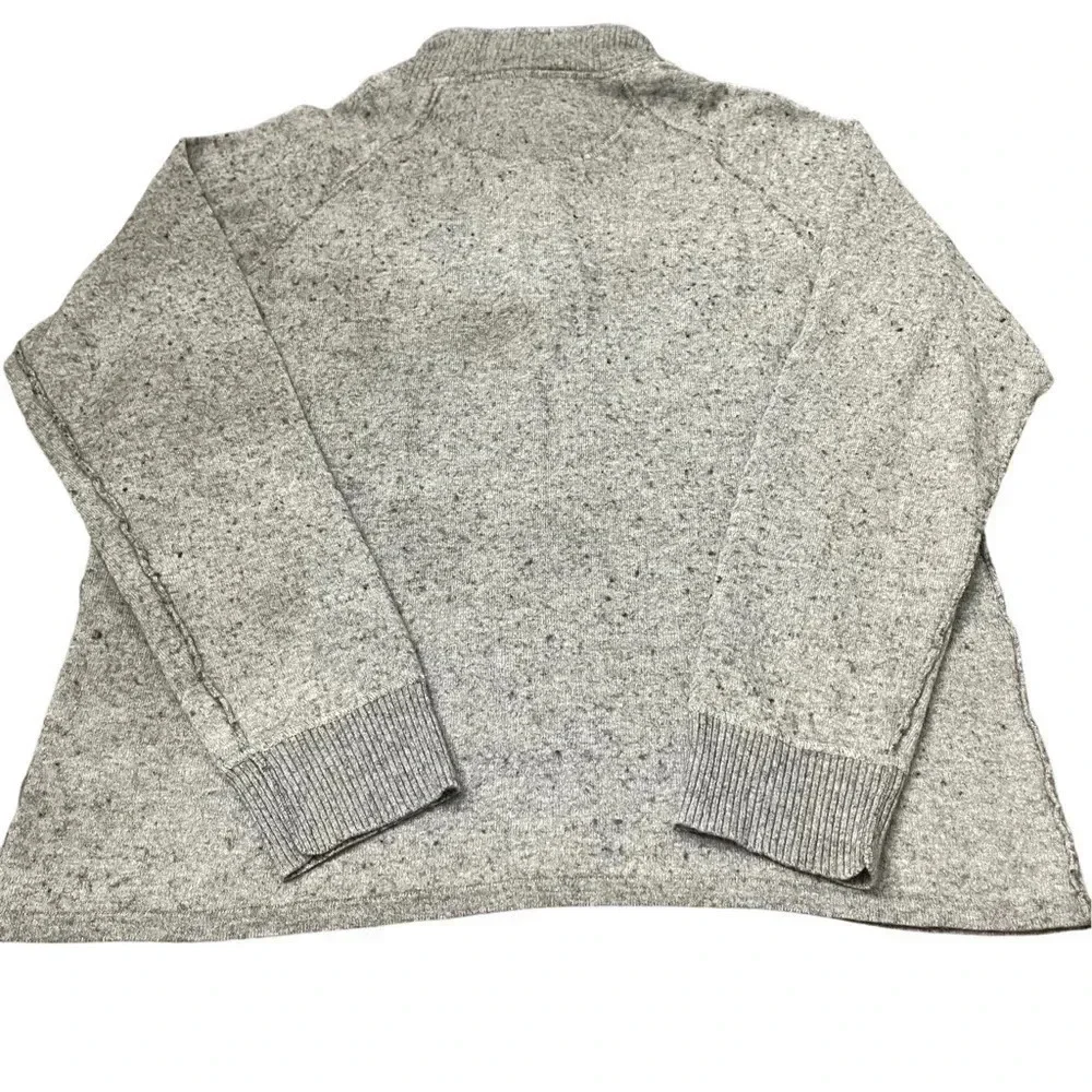 Men’s The North face quarter zip pullover sweater. Heather gray, size L. EUC.